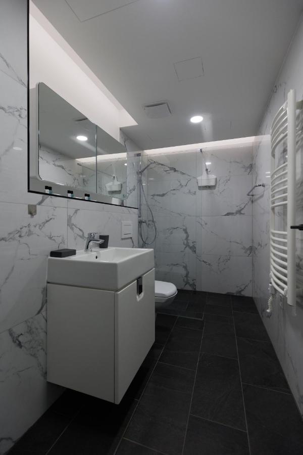 Villa Bauhaus Wellness Apartman 102 Шіофок Екстер'єр фото