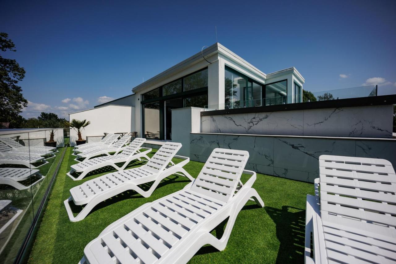 Villa Bauhaus Wellness Apartman 102 Шіофок Екстер'єр фото