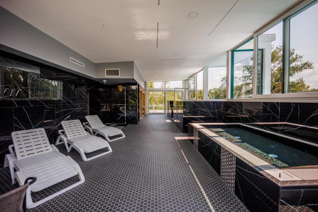 Villa Bauhaus Wellness Apartman 102 Шіофок Екстер'єр фото
