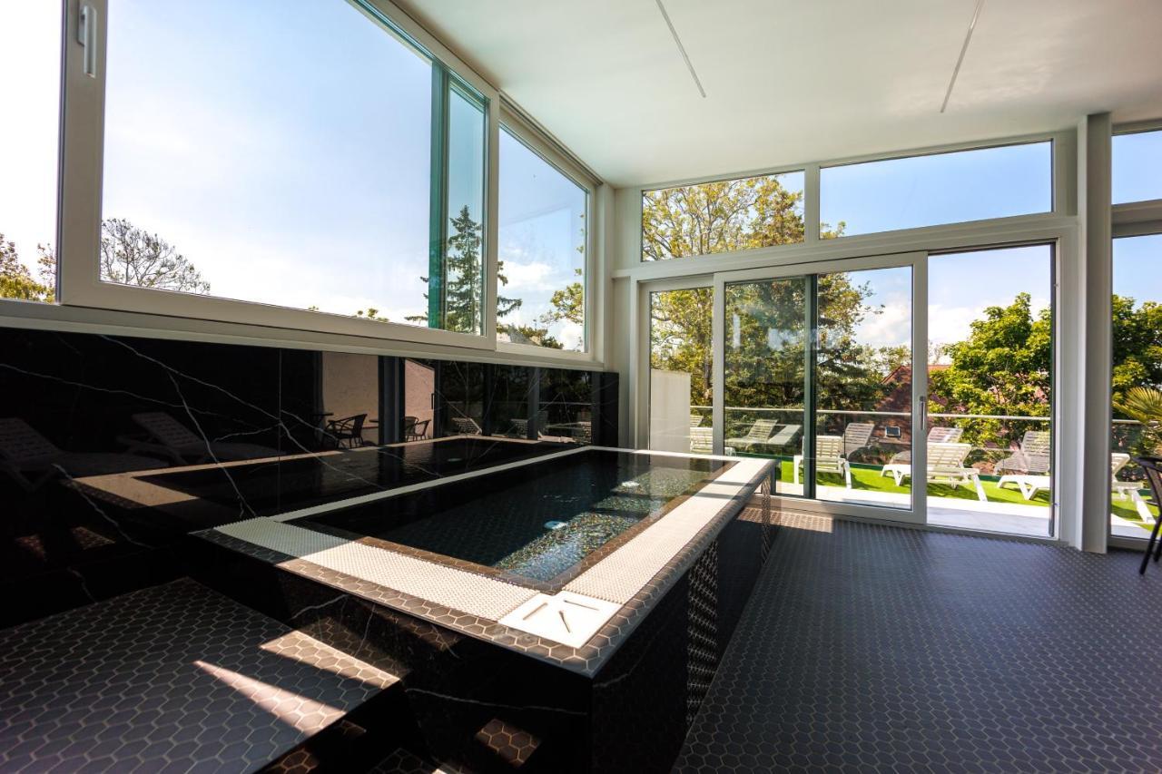 Villa Bauhaus Wellness Apartman 102 Шіофок Екстер'єр фото