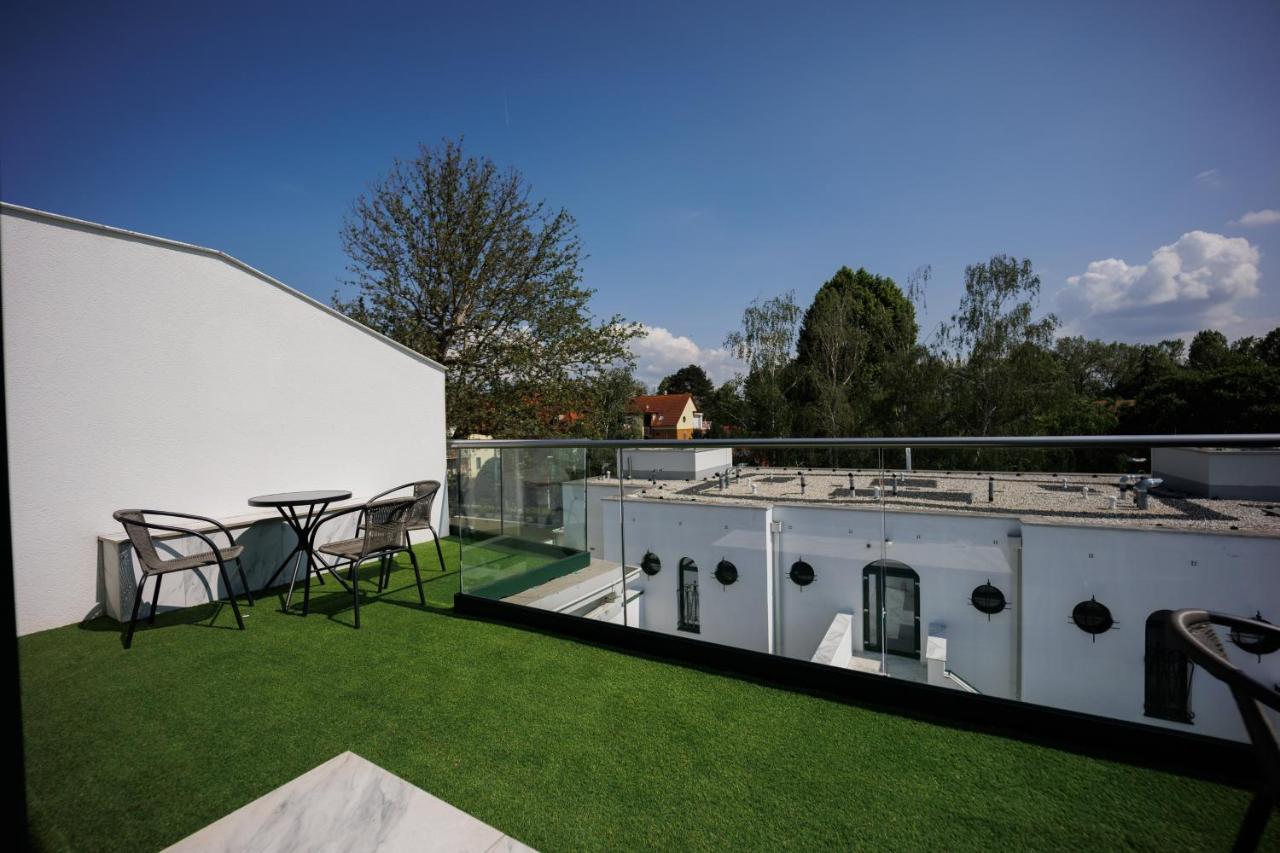 Villa Bauhaus Wellness Apartman 102 Шіофок Екстер'єр фото